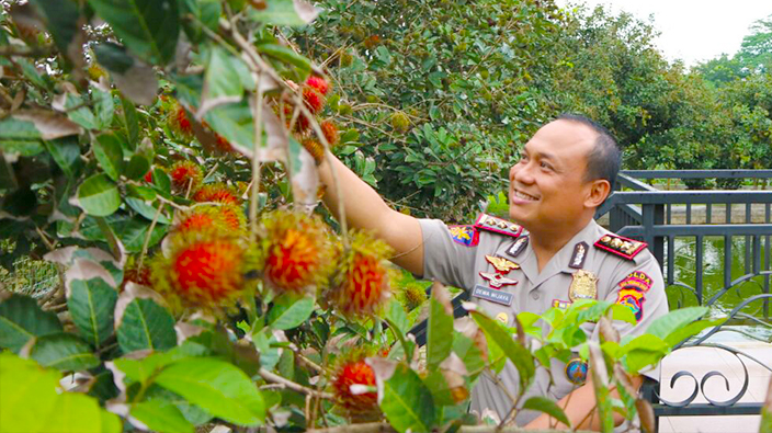 Sadarlah,… Tuhan Itu Dzat yang Maha Sakral