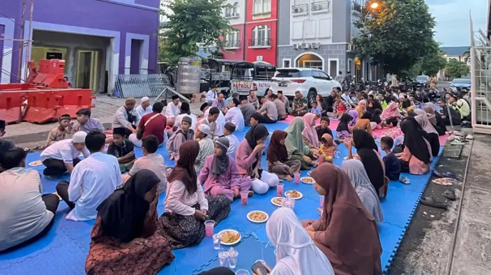  Kombes Pol Dr Dewa Wijaya Santuni Anak Yatim dan Buka Bersama